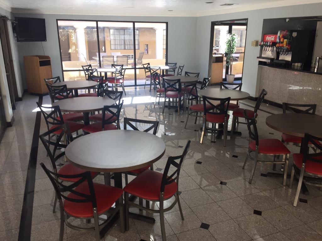 Отель Ramada Tucson East Экстерьер фото