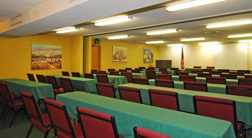 Отель Ramada Tucson East Экстерьер фото